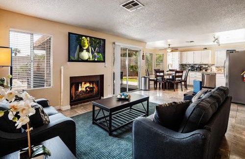 Las Vegas House | Vegas Getaway, Pool, Basket Ball, Games, Cook