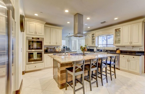Sunrise Manor House | Vegas Retreat 4BR W/Large Pool & Yard!