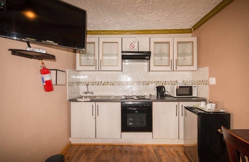 Port Elizabeth House | Vela Inn Unit 1, Algoa Park