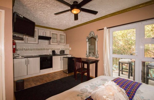 Port Elizabeth House | Vela Inn Unit 1, Algoa Park