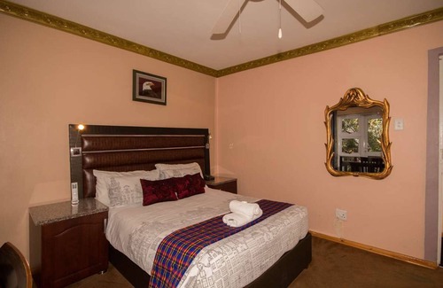 Port Elizabeth House | Vela Inn Unit 2, Algoa Park