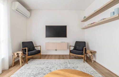 Kew Apartment | Velvet Bloom - Sunlit Comfort by Parks & Trails