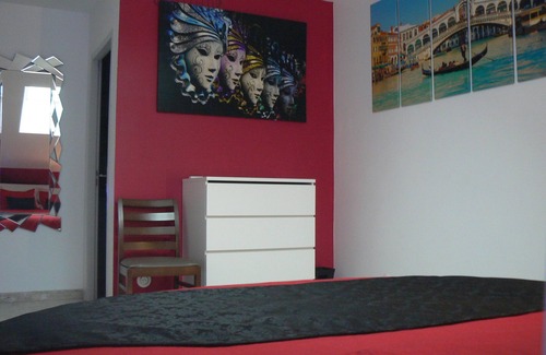 Saint-Laurent-la-Roche Bed & Breakfast | Venetian room