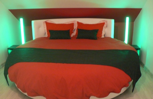 Saint-Laurent-la-Roche Bed & Breakfast | Venetian room