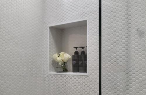 Venice Apartment | Venice Beach Bungalow by ArtSpace Locations