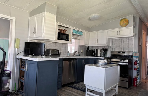 Venice House | Venice Bungalow - Come relax near the Myakka River & 15 Minutes from the Beach!