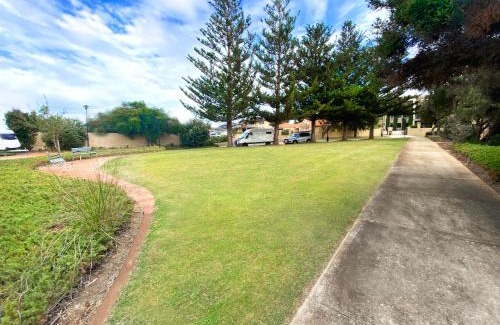 Wannanup Apartment | Venice on the beach