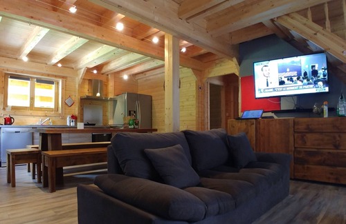 Venosc Ski Chalet | VENOSC VILLAGE Chalet "LE MELGUEIL" 3 */10 pers gondola 300m jacuzzi wifi