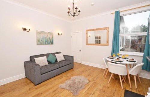 Stoke-on-Trent House | Venture House by YourStays