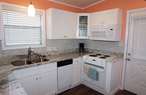 Lower Grand Lagoon House | Venture Out #41 Gulf Loop 2bd, 1ba WITH GOLF CART!