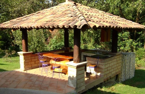 Santa Maria Ahuacatlan House | venue&Home w/bungalow & cabin. Mountain views, indoor pool & soccer field