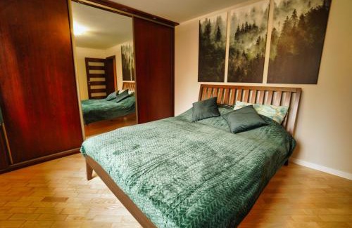 Powisle Apartment | Verdant Apartment