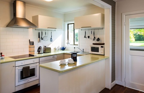 Trentham House | Verdant forests, gardens, open fires and a spa bath beckon in central Trentham.