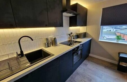 Plasnewydd Apartment | Vere Room 3 - Double Room - En Suite - Close to City Centre