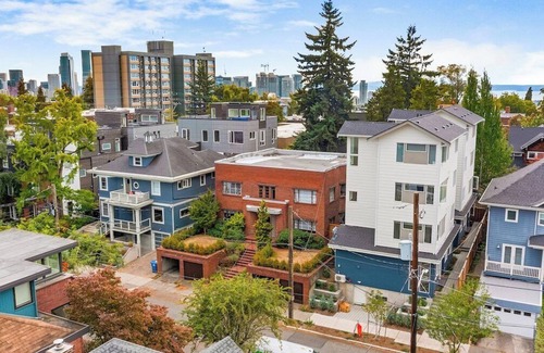 Capitol Hill Apartment | Vermithor's Bronze Ember Sweet Suite