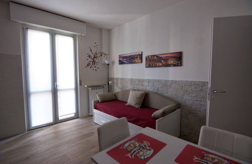 Sud-Ovest Apartment | Verona Fairhome - The Red