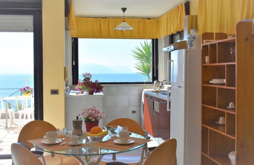 Aspra House | VEROSICILY Villa Acqua Chiara "Earth" Studio in Villa