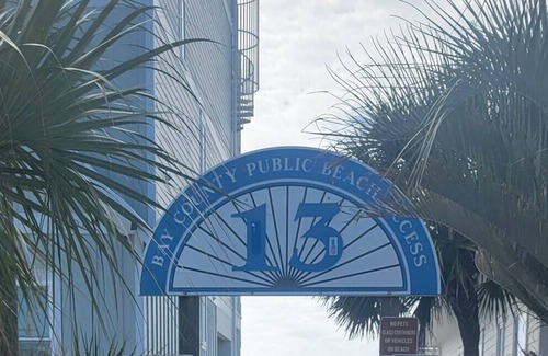 Holiday Beach Villa | VERY BEACHY STUDIO CONDO!!!!!