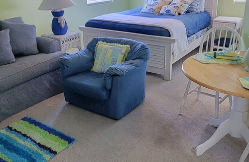 Holiday Beach Villa | VERY BEACHY STUDIO CONDO!!!!!