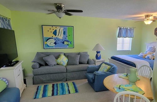 Holiday Beach Villa | VERY BEACHY STUDIO CONDO!!!!!