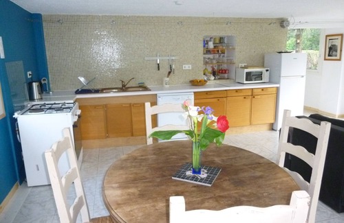 Ales Apartment | Very bright 65m2 ground-floor apartment in house with large garden, swimming pool