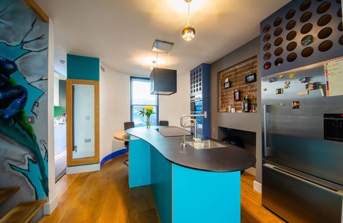 Kemptown House | Very Central Boutique-Style Home With Private Steam Room and Free parking !