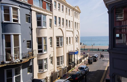 Kemptown House | Very Central Boutique-Style Home With Private Steam Room and Free parking !