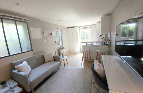 Saint-Rambert Apartment | Very charming studio in LYON on a "Cosy & Romantic" courtyard