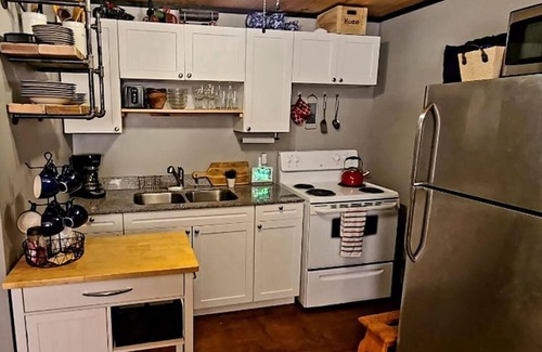 Arden Cottage | Very Clean Family Cottage on Beautiful Kennebec Lake in Arden
