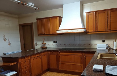Llica d'Amunt Ski Chalet | Very close to the Montmelo circuit. Ideal for work. Barbecue, pool and games