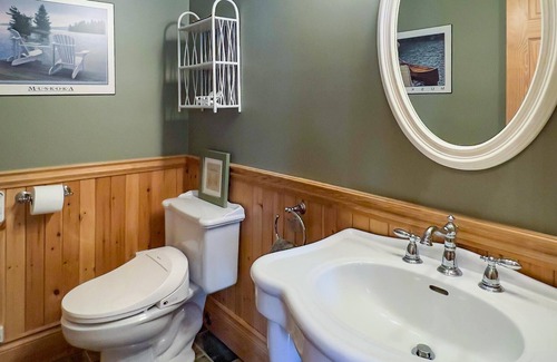 Lake of Bays Cottage | Very Cozy 4bdrm 4bath cottage in LOB. Glorious sunsets! Outdoor Oasis!