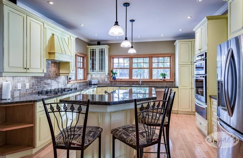Lake of Bays Cottage | Very Cozy 4bdrm 4bath cottage in LOB. Glorious sunsets! Outdoor Oasis!