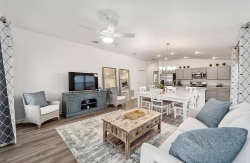 Okahumpka House | Very large 2 bedroom with King Bed!