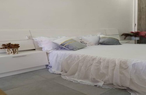 Thies Bed & Breakfast | Very large, air-conditioned room with private bathroom and balcony at the home stay