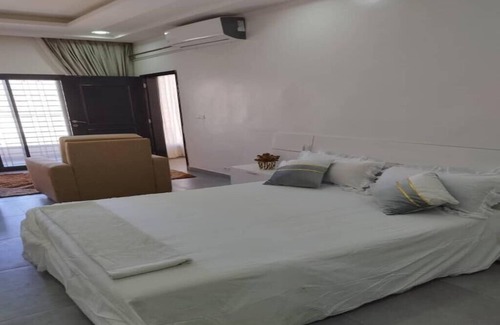 Thies Bed & Breakfast | Very large, air-conditioned room with private bathroom and balcony at the home stay