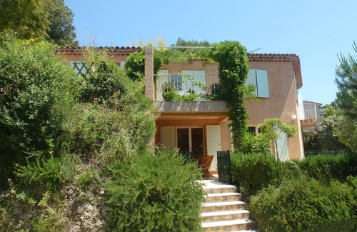 Cagnes-sur-Mer Apartment | Very nice 3-room apartment in a villa with garden and loggia