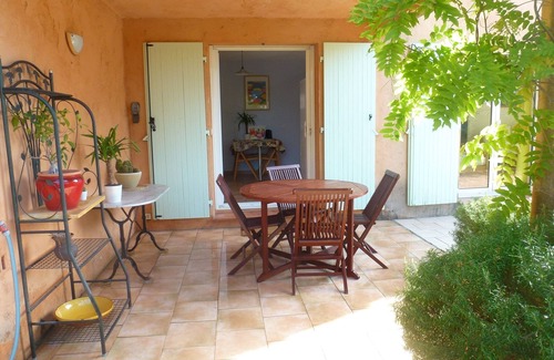 Cagnes-sur-Mer Apartment | Very nice 3-room apartment in a villa with garden and loggia