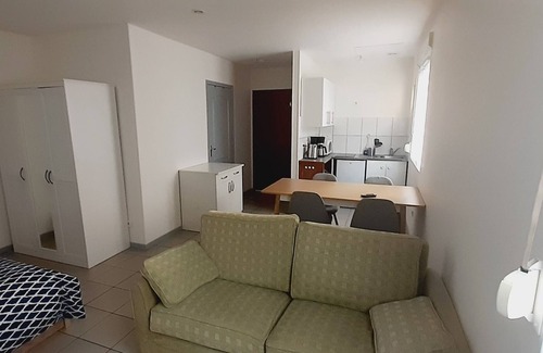 Denain Apartment | Very nice 35 m² studio on ground floor.wifi, Netflix.