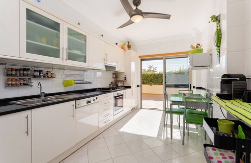 Armacao de Pera Apartment | Very nice apartment with all comforts, south-facing terrace, sea view, swimming pool, beach on foot.