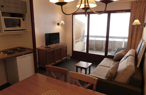 Isola Apartment | Very nice apartment. renovated 5 pers. view of the slopes, swimming pool, sauna, garage