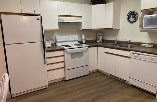 Silver Star Mountain Apartment | Very popular Large Bright Suite with Laundry, close to bike trails & village