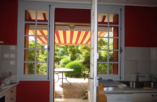 Castelmoron-sur-Lot House | Very pretty house in the village, overlooking the Lot, quiet, flowered garden terrace