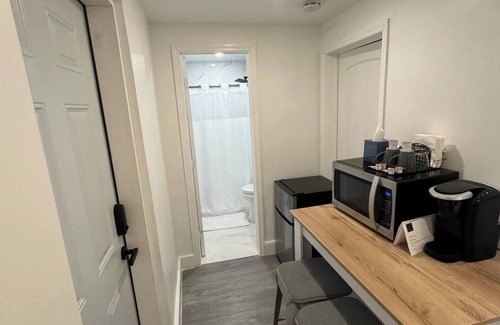 North Miami Beach House | Very private & comfortable suite