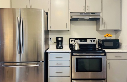 South Richland House | Very Quiet-2 BR w/KING-Full Kitchen-6 Min to Kadlec. Hanford/PNNL 6 miles