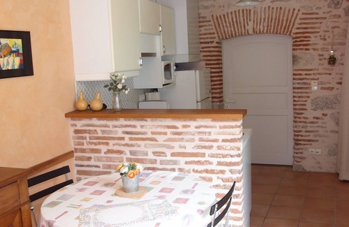 Cahors Old Town Cottage | Very quiet apartment with garden in medieval residence in the heart of town