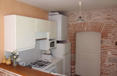 Cahors Old Town Cottage | Very quiet apartment with garden in medieval residence in the heart of town