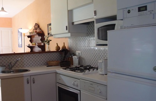 Cahors Old Town Cottage | Very quiet apartment with garden in medieval residence in the heart of town