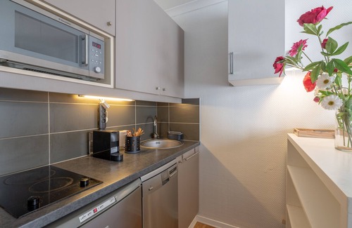 Issy-les-Moulineaux Hotel | Very Quiet, Beautifully Decorated, Fully Equiped Studio with Balcony.