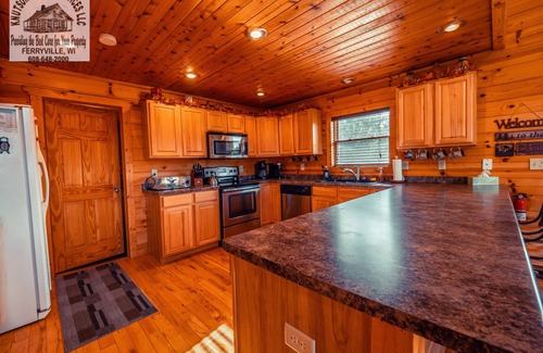 Ferryville Cabin | Very Secluded Beautiful Cabin! Watch The Wildlife And Star Gaze From The Deck!