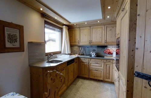Champfer Apartment | Very spacious, tastefully furnished 5-room-maisonette-apartment with a big balco
